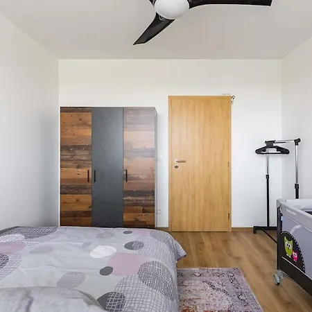 Bnb Airport View Industrial Loft * 布拉迪斯拉发