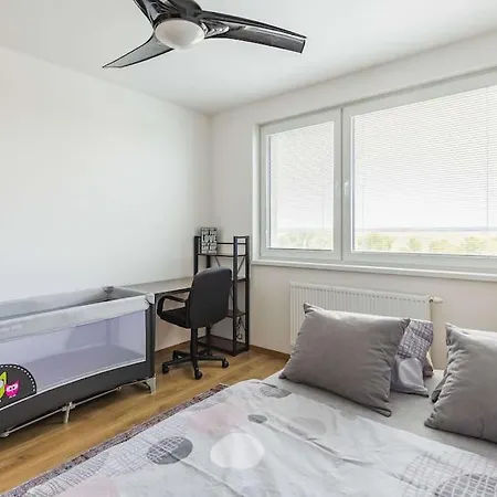 Bnb Airport View Industrial Loft 公寓