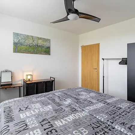 Bnb Airport View Industrial Loft Appartement